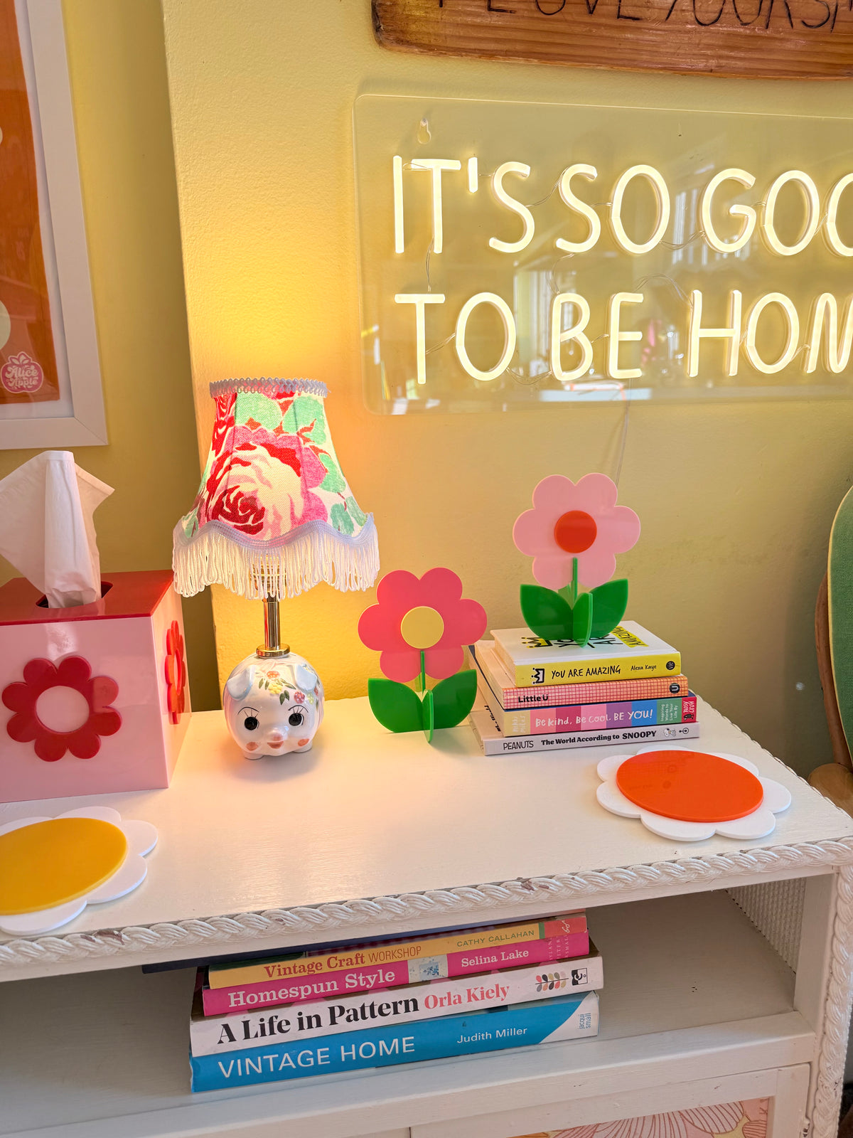 Retro Acrylic Flower Decor